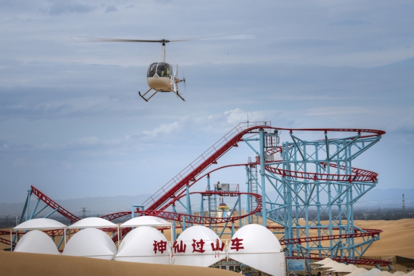 响沙湾,沙漠,度假地,景区,旅游,图片,照片,摄影,内蒙古响沙湾,内蒙古旅游,鄂尔多斯市旅游,莲花酒店,莲花度假酒店,莲沙度假岛,福沙度假岛,悦沙休闲岛,仙沙休闲岛,一粒沙度假村,在线预订,预定,旅行社,AAAAA,5A级旅游景区,库布齐,库布其沙漠,库布其旅游