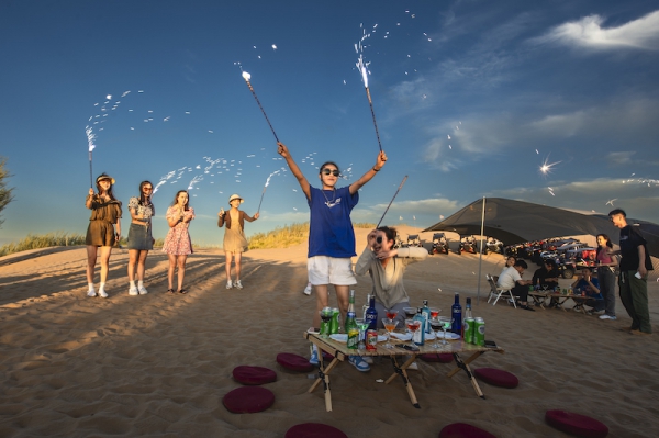 响沙湾,沙漠,度假地,景区,旅游,图片,照片,摄影,内蒙古响沙湾,内蒙古旅游,鄂尔多斯市旅游,莲花酒店,莲花度假酒店,莲沙度假岛,福沙度假岛,悦沙休闲岛,仙沙休闲岛,一粒沙度假村,在线预订,预定,旅行社,AAAAA,5A级旅游景区,库布齐,库布其沙漠,库布其旅游