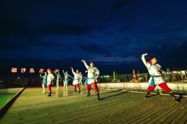 响沙湾,沙漠,度假地,景区,旅游,图片,照片,摄影,内蒙古响沙湾,内蒙古旅游,鄂尔多斯市旅游,莲花酒店,莲花度假酒店,莲沙度假岛,福沙度假岛,悦沙休闲岛,仙沙休闲岛,一粒沙度假村,在线预订,预定,旅行社,AAAAA,5A级旅游景区,库布齐,库布其沙漠,库布其旅游