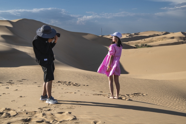 响沙湾,沙漠,度假地,景区,旅游,图片,照片,摄影,内蒙古响沙湾,内蒙古旅游,鄂尔多斯市旅游,莲花酒店,莲花度假酒店,莲沙度假岛,福沙度假岛,悦沙休闲岛,仙沙休闲岛,一粒沙度假村,在线预订,预定,旅行社,AAAAA,5A级旅游景区,库布齐,库布其沙漠,库布其旅游