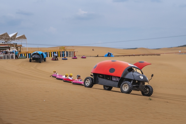 响沙湾,沙漠,度假地,景区,旅游,图片,照片,摄影,内蒙古响沙湾,内蒙古旅游,鄂尔多斯市旅游,莲花酒店,莲花度假酒店,莲沙度假岛,福沙度假岛,悦沙休闲岛,仙沙休闲岛,一粒沙度假村,在线预订,预定,旅行社,AAAAA,5A级旅游景区,库布齐,库布其沙漠,库布其旅游