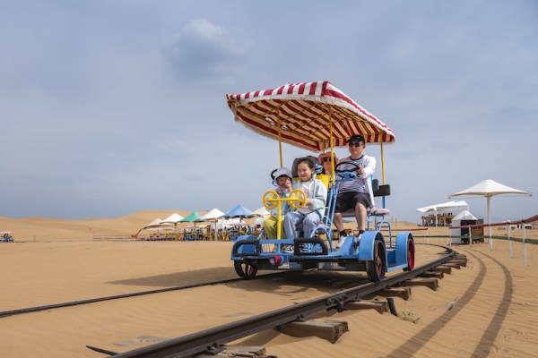 响沙湾,沙漠,度假地,景区,旅游,图片,照片,摄影,内蒙古响沙湾,内蒙古旅游,鄂尔多斯市旅游,莲花酒店,莲花度假酒店,莲沙度假岛,福沙度假岛,悦沙休闲岛,仙沙休闲岛,一粒沙度假村,在线预订,预定,旅行社,AAAAA,5A级旅游景区,库布齐,库布其沙漠,库布其旅游