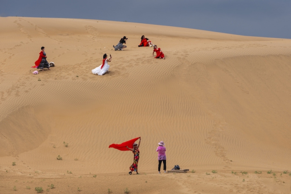 响沙湾,沙漠,度假地,景区,旅游,图片,照片,摄影,内蒙古响沙湾,内蒙古旅游,鄂尔多斯市旅游,莲花酒店,莲花度假酒店,莲沙度假岛,福沙度假岛,悦沙休闲岛,仙沙休闲岛,一粒沙度假村,在线预订,预定,旅行社,AAAAA,5A级旅游景区,库布齐,库布其沙漠,库布其旅游