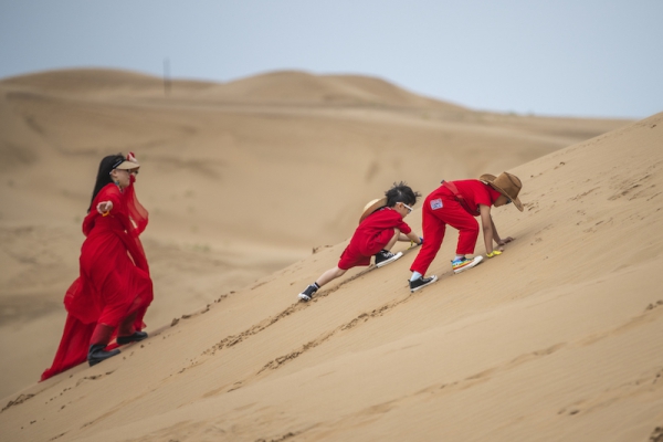 响沙湾,沙漠,度假地,景区,旅游,图片,照片,摄影,内蒙古响沙湾,内蒙古旅游,鄂尔多斯市旅游,莲花酒店,莲花度假酒店,莲沙度假岛,福沙度假岛,悦沙休闲岛,仙沙休闲岛,一粒沙度假村,在线预订,预定,旅行社,AAAAA,5A级旅游景区,库布齐,库布其沙漠,库布其旅游