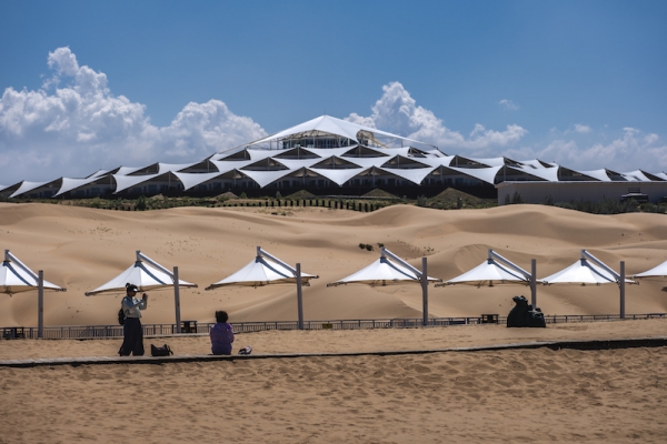 响沙湾,沙漠,度假地,景区,旅游,图片,照片,摄影,内蒙古响沙湾,内蒙古旅游,鄂尔多斯市旅游,莲花酒店,莲花度假酒店,莲沙度假岛,福沙度假岛,悦沙休闲岛,仙沙休闲岛,一粒沙度假村,在线预订,预定,旅行社,AAAAA,5A级旅游景区,库布齐,库布其沙漠,库布其旅游