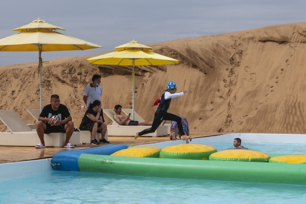 响沙湾,沙漠,度假地,景区,旅游,图片,照片,摄影,内蒙古响沙湾,内蒙古旅游,鄂尔多斯市旅游,莲花酒店,莲花度假酒店,莲沙度假岛,福沙度假岛,悦沙休闲岛,仙沙休闲岛,一粒沙度假村,在线预订,预定,旅行社,AAAAA,5A级旅游景区,库布齐,库布其沙漠,库布其旅游