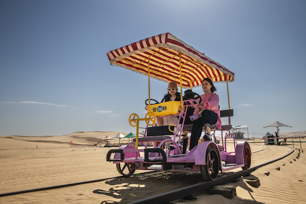 响沙湾,沙漠,度假地,景区,旅游,图片,照片,摄影,内蒙古响沙湾,内蒙古旅游,鄂尔多斯市旅游,莲花酒店,莲花度假酒店,莲沙度假岛,福沙度假岛,悦沙休闲岛,仙沙休闲岛,一粒沙度假村,在线预订,预定,旅行社,AAAAA,5A级旅游景区,库布齐,库布其沙漠,库布其旅游