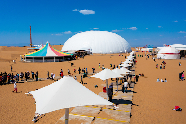 响沙湾,沙漠,度假地,景区,旅游,图片,照片,摄影,内蒙古响沙湾,内蒙古旅游,鄂尔多斯市旅游,莲花酒店,莲花度假酒店,莲沙度假岛,福沙度假岛,悦沙休闲岛,仙沙休闲岛,一粒沙度假村,在线预订,预定,旅行社,AAAAA,5A级旅游景区,库布齐,库布其沙漠,库布其旅游