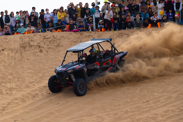 响沙湾,沙漠,度假地,景区,旅游,图片,照片,摄影,内蒙古响沙湾,内蒙古旅游,鄂尔多斯市旅游,莲花酒店,莲花度假酒店,莲沙度假岛,福沙度假岛,悦沙休闲岛,仙沙休闲岛,一粒沙度假村,在线预订,预定,旅行社,AAAAA,5A级旅游景区,库布齐,库布其沙漠,库布其旅游